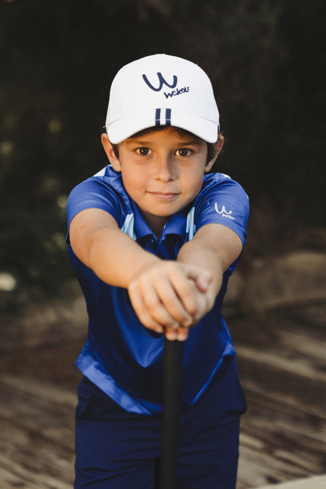 White golf cap with blue detail for boys