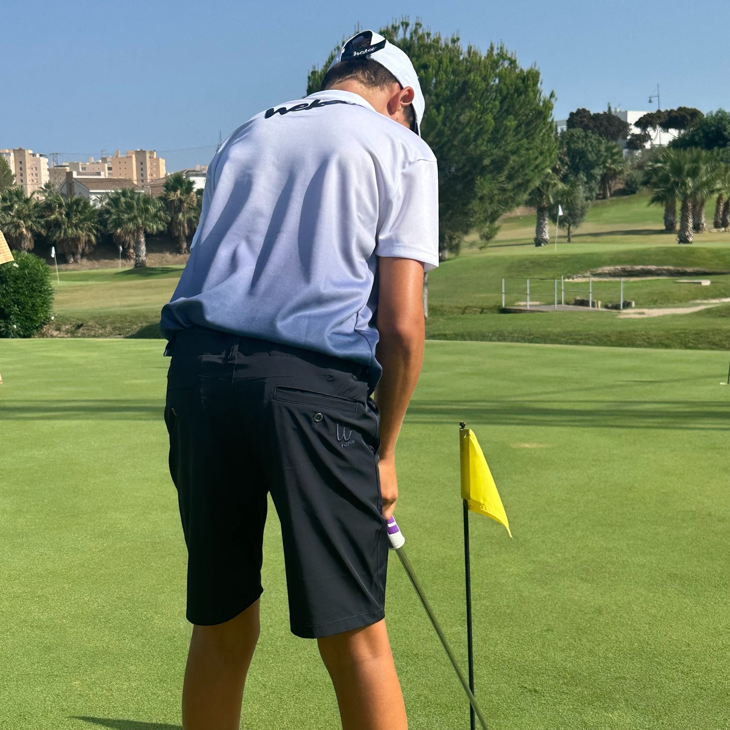 Bermuda golf azul marino para niño