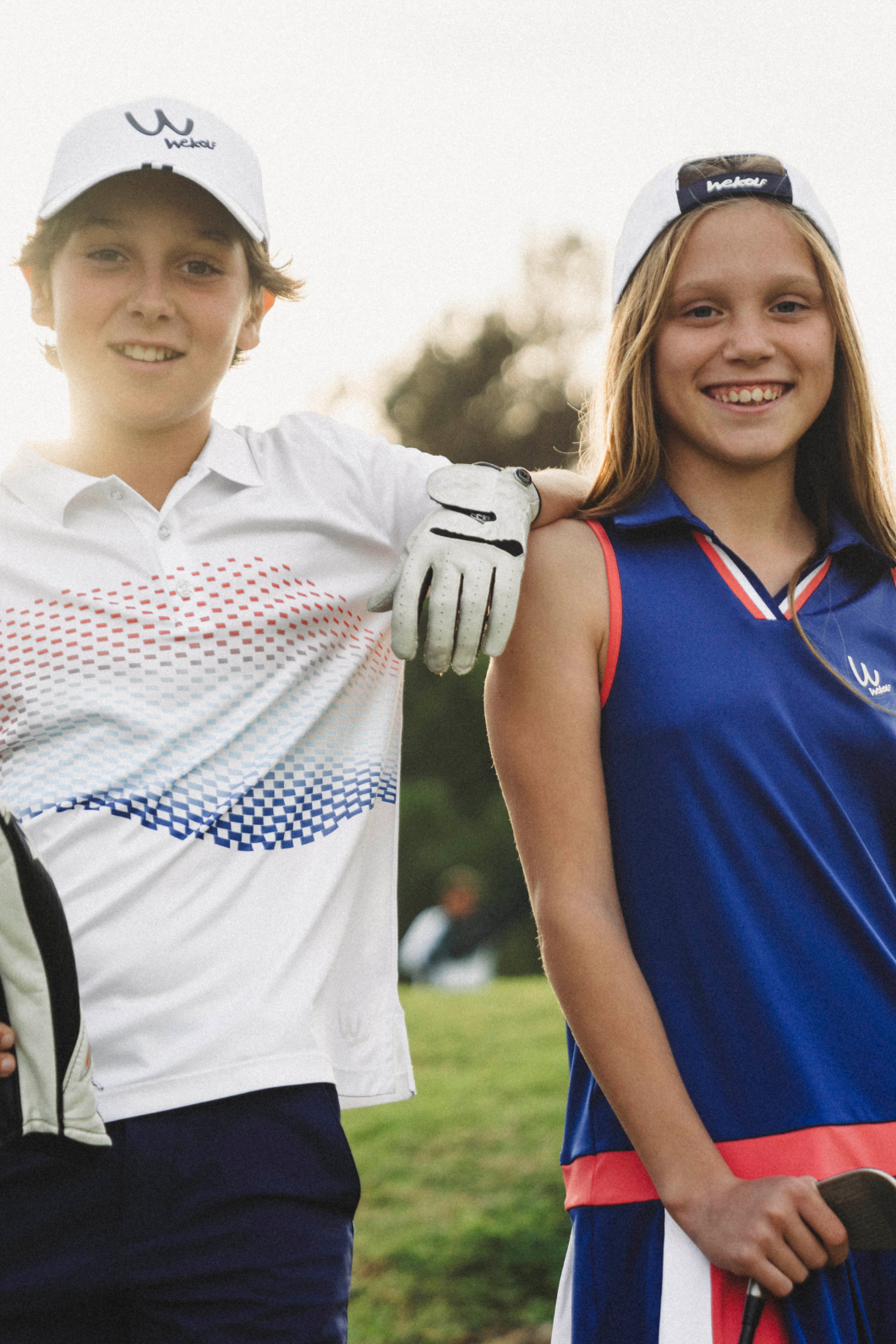 White golf cap with blue detail for boys