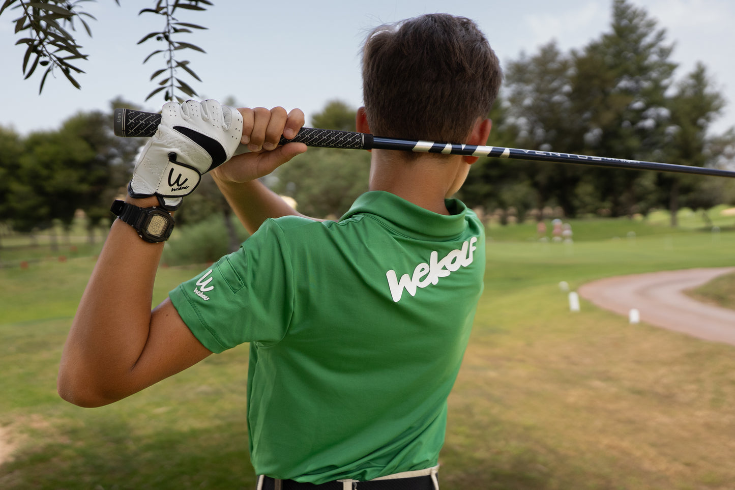 Polo de golf verde para niño