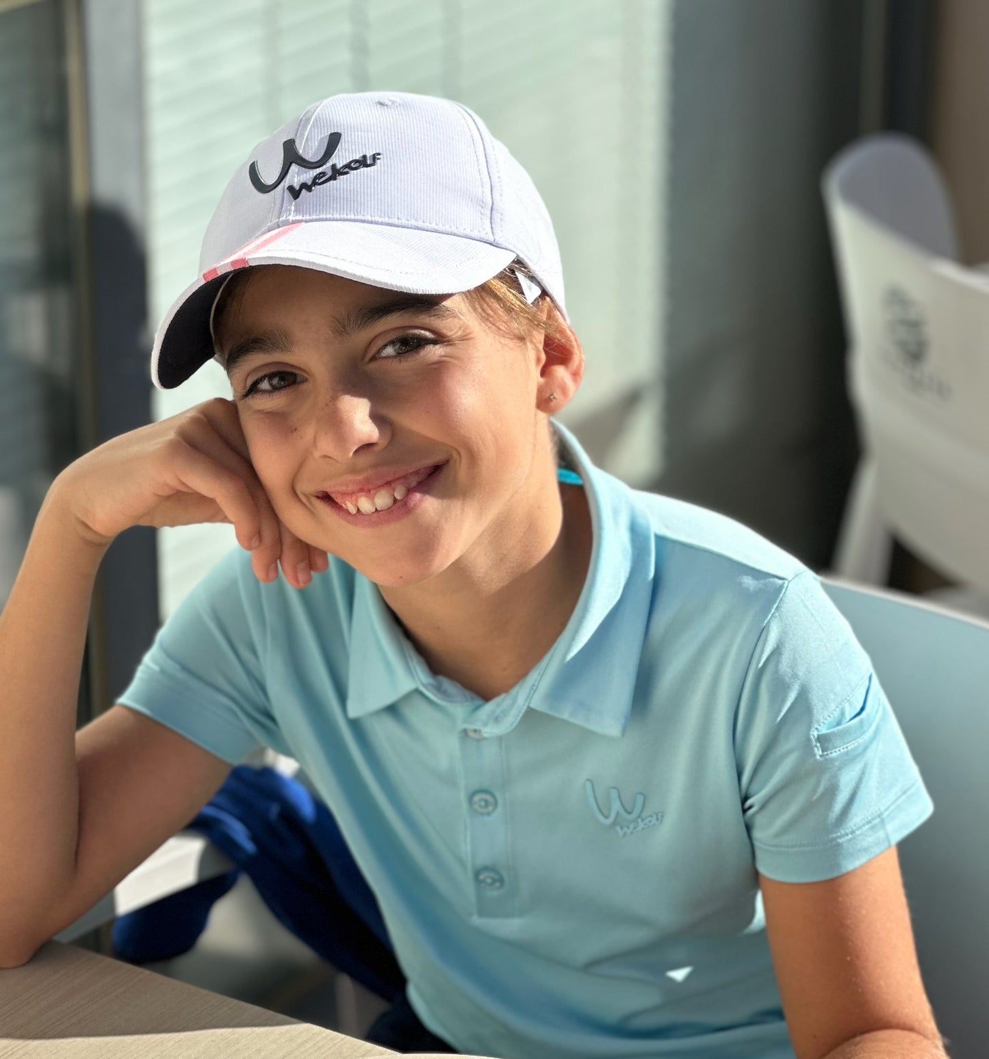 White golf cap with pink detail for boys