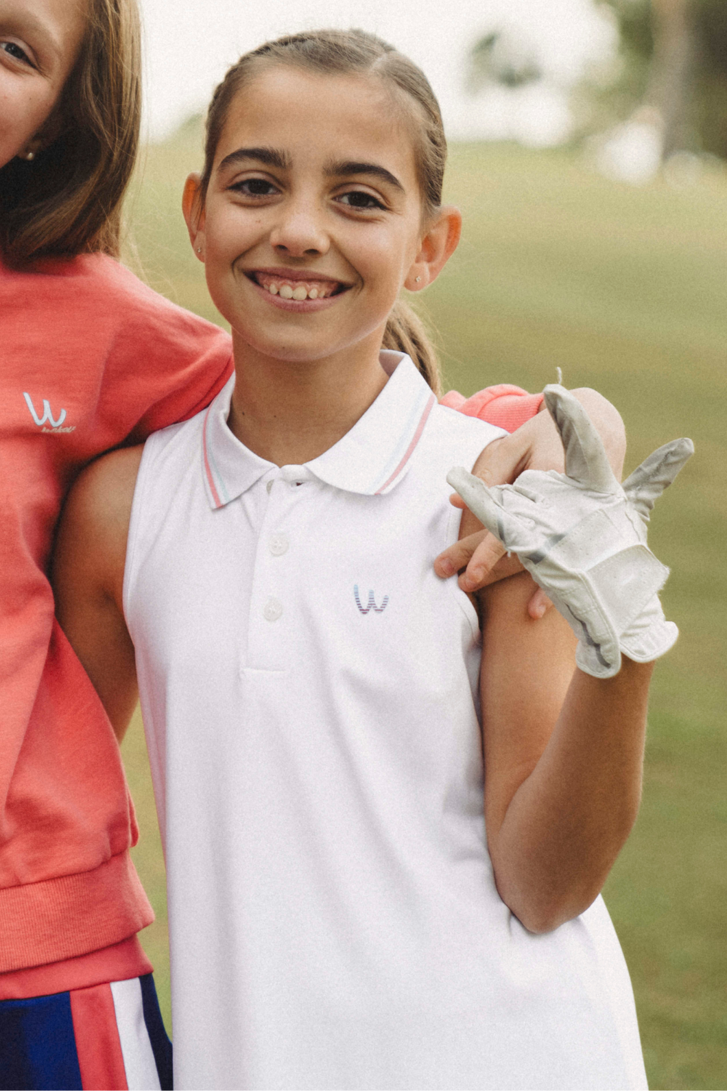 Vestido de golf de niña blanco sin mangas