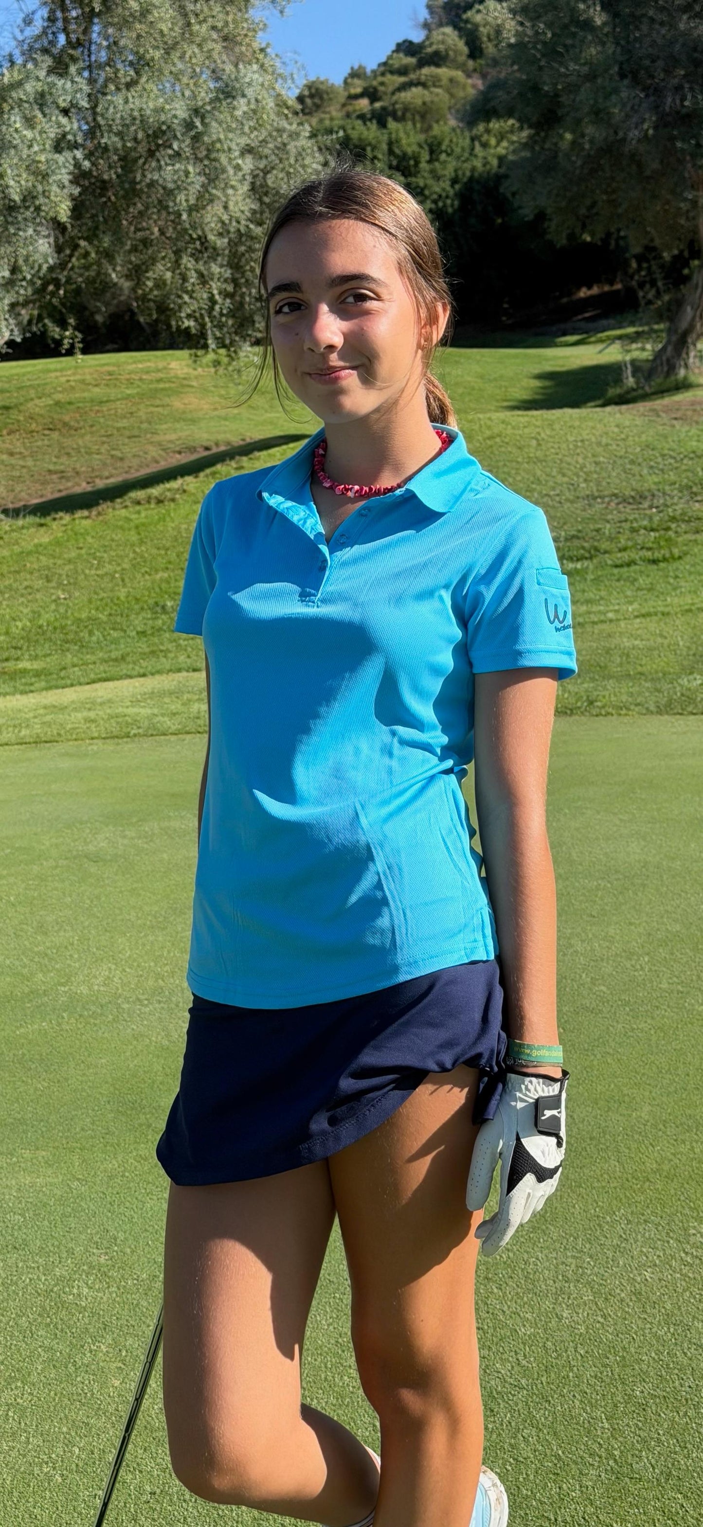 Polo de golf azul básico para niña